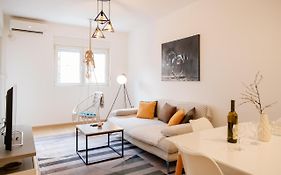 Modern, Work-Friendly Apartment, City Kvart